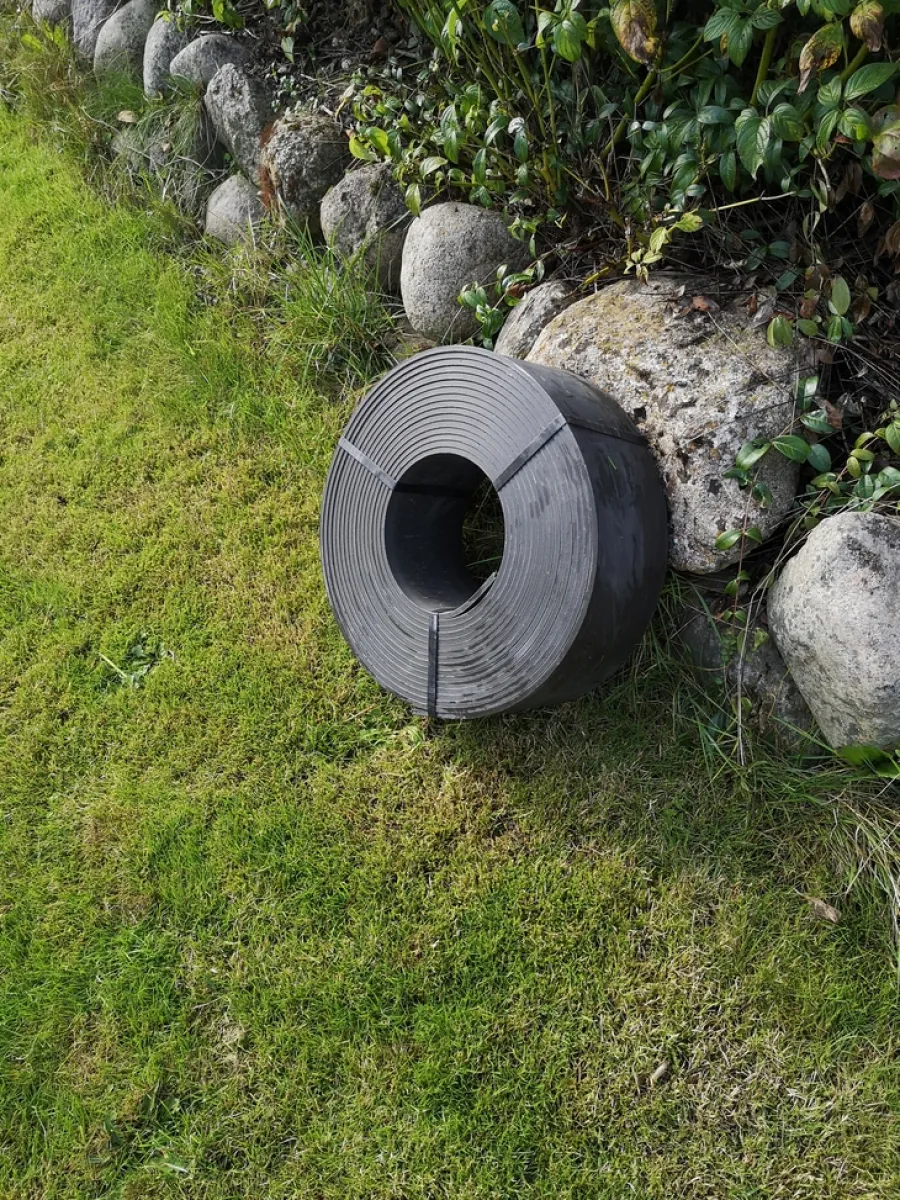 Bedkanter & Minigjerder^ Bedkant 10 meter svart plast