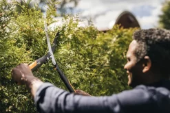 Beskjæring^Fiskars Powergearx hekksaks hsx92