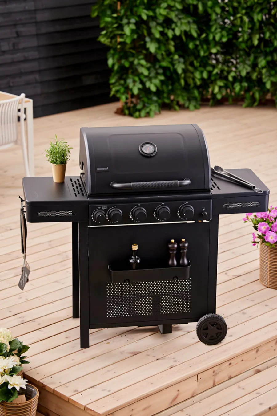Gassgrill^Grillexpert Gassgrill med 4 brennere og bakbrenner – Svart