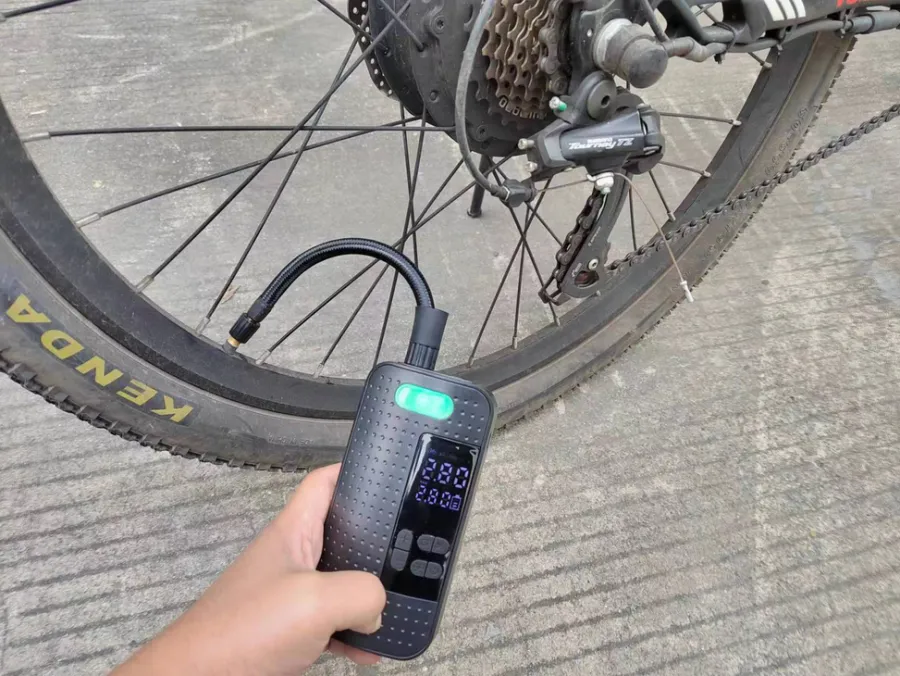 Kompressor|Biltilbehør^Autozone Kompressor akku 2000 mAh -
