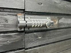Låsebeslag^The Lock Skåtelås med kodelås 120 x 48 mm Svart